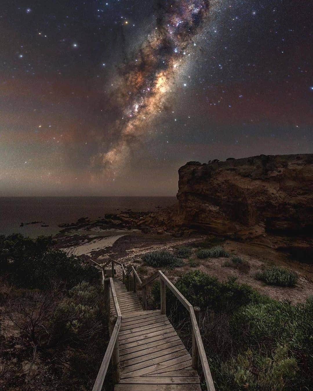 Canon Photographyさんのインスタグラム写真 - (Canon PhotographyInstagram)「The stunning Australian night sky 🌌 Photography. // @blntpencil Curated by @steffeneisenacher  #visitsouthaustralia #southaustralia #seeaustralia #australia #milkyway #nightsky」9月7日 7時28分 - cpcollectives