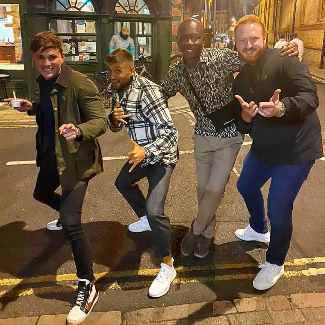 モリッツ・ライトナーのインスタグラム：「From LA over Birmingham to @sticksnsushi Cambridge 🤙💥 #visit #fun #happy #greattime #enjoy #relax #fashion #thankful #sushitime」