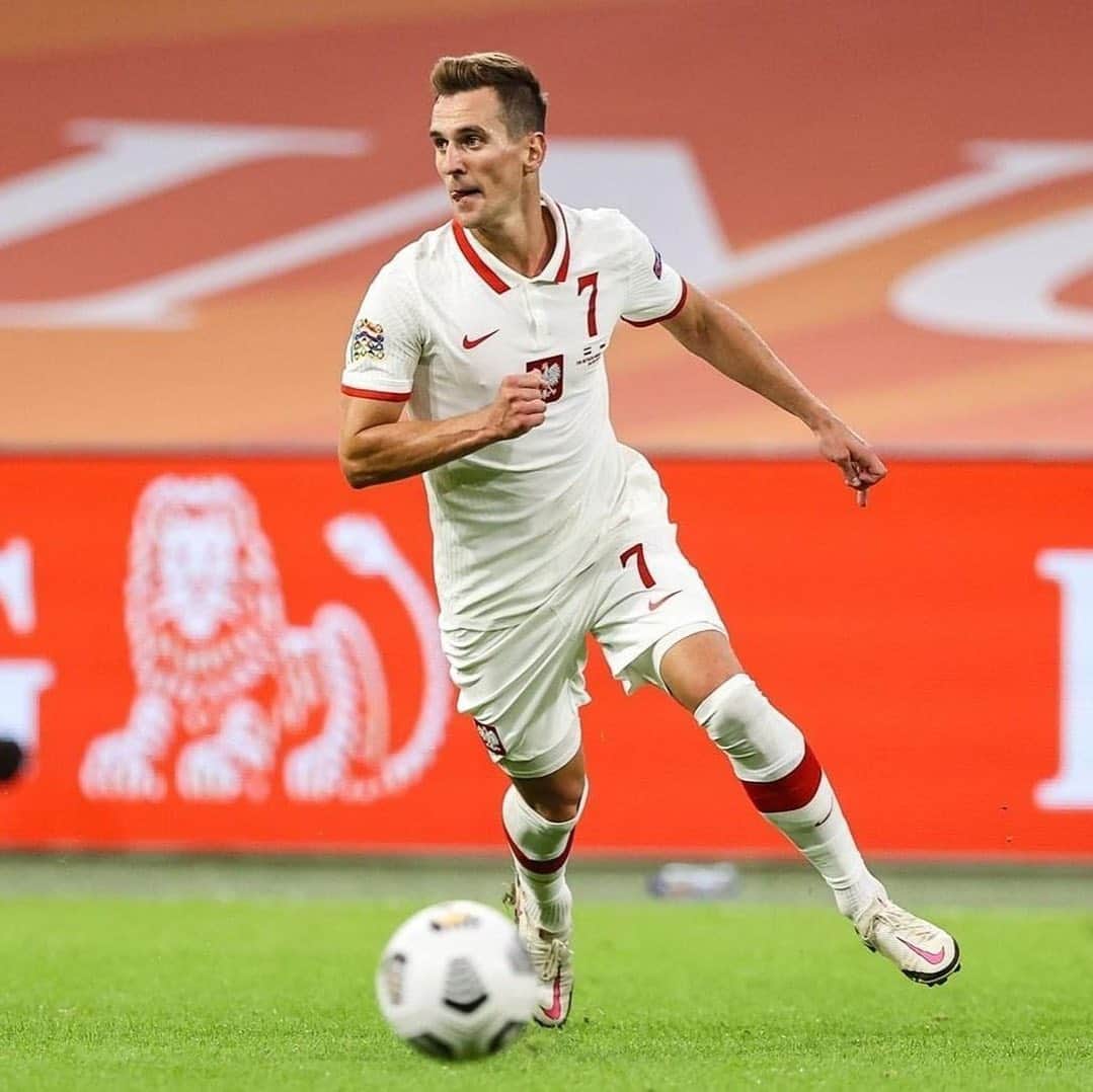アルカディウシュ・ミリクのインスタグラム：「50 meczów dla reprezentacji Polski, pełna duma. Najlepsze chwile dopiero przed nami ❤️🇵🇱  50 volte Polonia, 100% orgoglioso. Non ci fermiamo, il meglio deve ancora arrivare ❤️🇵🇱  50 times Poland, 100% pride.  Let's not stop, the best is yet to come❤🇵🇱 #Poland #nationalteam」