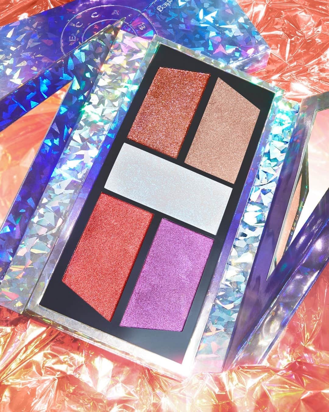 BECCAさんのインスタグラム写真 - (BECCAInstagram)「Introducing the BECCA x Barbie Ferreira Prismatica Face Palette. 🎆 A face and eye palette of bold colour and iridescent light for multidimensional holiday looks. @barbieferreira #BECCAPrismatica」9月6日 22時45分 - beccacosmetics
