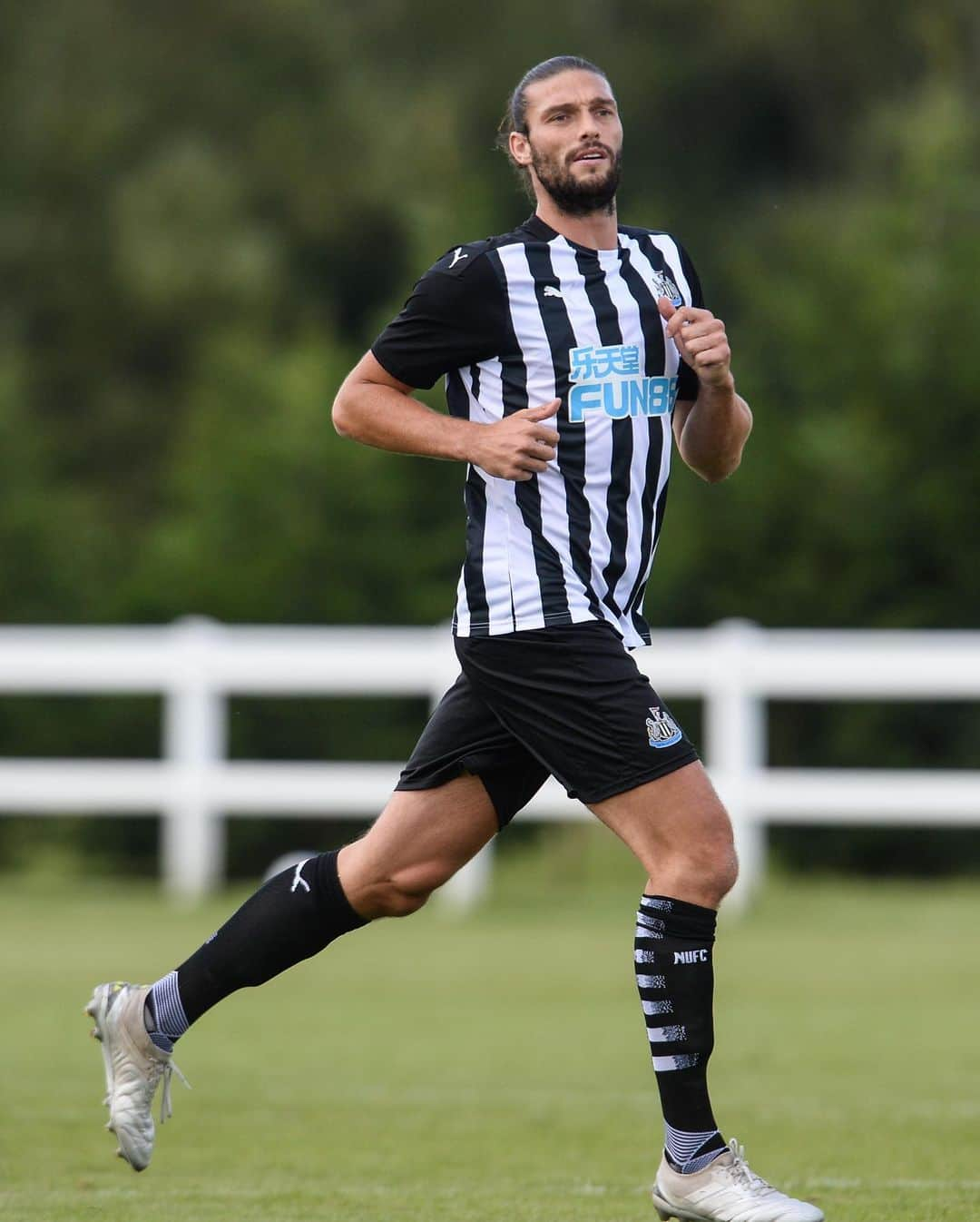 アンディ・キャロルさんのインスタグラム写真 - (アンディ・キャロルInstagram)「Pre Season Games Are Over And Now The Real Work Starts ⚽️」9月6日 22時54分 - andytcarroll