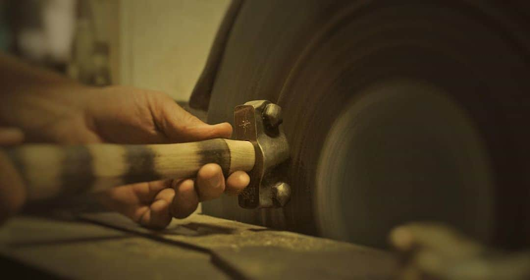 ジェイソン・モモアさんのインスタグラム写真 - (ジェイソン・モモアInstagram)「KNUCKLEHEAD HAMMERS learned how to make hammers with @nashmotorcycleco  had an idea, wanted to learn. amazing experience handcrafted american made  small batch artisans  I LOVE IT.  LINK IN BIO.  ALOHA J」9月6日 23時06分 - prideofgypsies