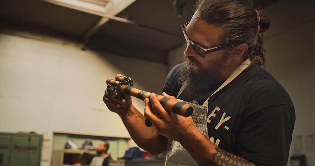 ジェイソン・モモアさんのインスタグラム写真 - (ジェイソン・モモアInstagram)「KNUCKLEHEAD HAMMERS learned how to make hammers with @nashmotorcycleco  had an idea, wanted to learn. amazing experience handcrafted american made  small batch artisans  I LOVE IT.  LINK IN BIO.  ALOHA J」9月6日 23時06分 - prideofgypsies