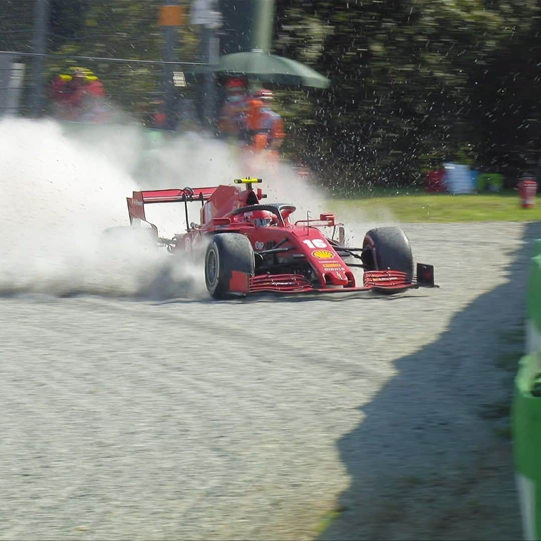 F1さんのインスタグラム写真 - (F1Instagram)「RED FLAG! In this increasingly dramatic race, Charles Leclerc hits the barriers at Parabolica. He's ok and out of the car, but the race is red flagged while the track is cleared  #ItalianGP #F1 #Formula1 #Leclerc #Ferrari」9月6日 23時06分 - f1