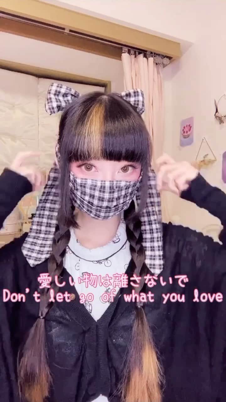 のインスタグラム：「(Part 2) 愛しい物は離さないで💘 Don't let go of what you love💘 . 🎵 #ただのCo #初音ミク #薪宮風季 - #故にユーエンミ―  🎵#tatanoco #hatsunemiku - #YueniYouandMe  . #ootd Brush: #annasuicosmetics @annasuicosmetics  Pjs: #aromabloom @aroma.bloom  Cardigan: #viviennewestwood #viviennewestwoodjapan @viviennewestwoodjapan  Dress: #losangeles Mask: #dan2020mask  @dan2020mask  . . App: TikTok Japan at rinrin_doll . . #rinrindoll #rinrindollreels #japan #tokyo #harajuku #japanesefashion #tokyofashion #harajukufashion #東京 #コーデ #今日のコーデ」