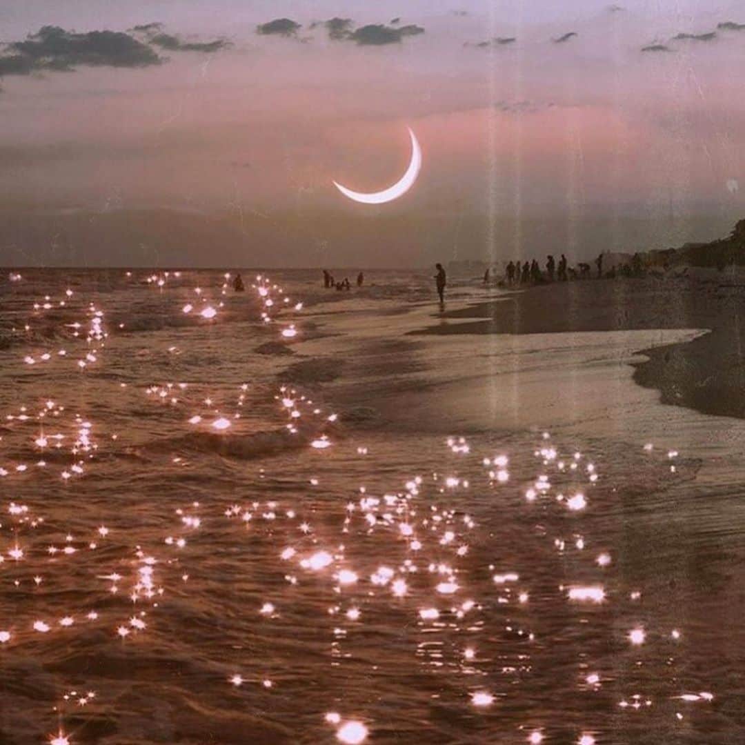 のインスタグラム：「Sunday🌙」