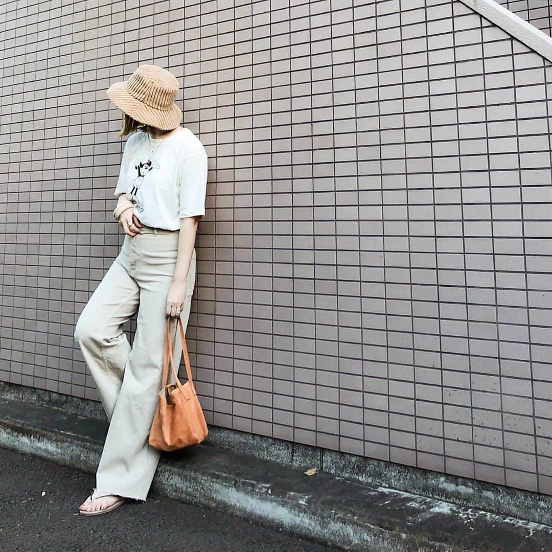 のインスタグラム：「ㅤㅤㅤ 2020.9.6 sᴜɴ  #nanacoordinate 🐼  ㅤ 雨と雨の合間の晴れ間に ちょっと散歩🚶‍♂️🚶‍♀️ ㅤ ㅤ どーやったらお腹と腕のお肉が なくなるんやろ🙃 ㅤ ㅤ ㅤ ㅤ ㅤ ㅤ ㅤ ㅤ T shirt … @select.shop.jbg  denim … @ZARA hat … @gu_global @gu_for_all_  bag … @chiiiibag @unitedarrows_official  sandal … @sesto_shoes  ㅤ  ㅤ ㅤ ㅤ blogに詳細書いたらストーリーからお知らせします✎*。 ━━━━━☞blogへはtopから𓅩𓂃  ㅤ ㅤ ㅤ ㅤ ㅤ ㅤ #zara #ザラジョ #ザラ #gu #outfit #gustyle #ジーユー #大人カジュアル #tシャツコーデ #デニムコーデ #バケットハット #denim #シンプルコーデ #プチプラコーデ #partegram #アラフォーコーデ #アラフォーファッション #fashion #ootd #coordinate  #locari   #mineby3mootd #데일리록 #코디 #옷스타그램 #멋스타그램 #穿搭 #오오티디」