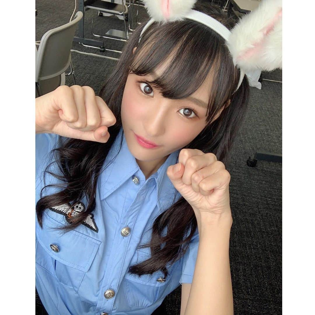 岡本怜奈さんのインスタグラム写真 - (岡本怜奈Instagram)「♡﻿ 🐰+🚓=💖﻿ ﻿ ﻿ 今日はうさちゃんポリスコーデᕱ⑅ᕱ♥﻿ ﻿ よそ見してたら逮捕しちゃうぞ〜🚓💕﻿ ﻿ ﻿ #オンラインお話し会﻿ ありがとうございました🙏💜﻿ ﻿ 久しぶりにお顔見ながらお話できて、﻿ すごく楽しかったです(*ˊ꒳ˋ*)♪﻿ ﻿ もっとおしゃべりしたいし、﻿ 早く会いたいな〜🥺﻿ ﻿  第6次受付が﻿ 2020年9月10日（木）12:00 から始まります‼️﻿ ﻿ 今日参加してくれた方も参加したことない方も、﻿ お話できるの楽しみにしています☺️﻿ ﻿ 2020年9月11日（金）12:00 までです❣️﻿ ♡﻿ ♡﻿ #岡本怜奈 #れなたん #nmb48 ﻿ #オンライン個別お話し会 #うさちゃん #ポリス﻿ #うさぎコスプレ #ポリスコスプレ #コスプレ﻿ #happy #Instagood」9月6日 23時14分 - renatan1222