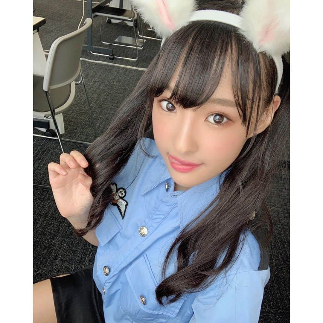 岡本怜奈さんのインスタグラム写真 - (岡本怜奈Instagram)「♡﻿ 🐰+🚓=💖﻿ ﻿ ﻿ 今日はうさちゃんポリスコーデᕱ⑅ᕱ♥﻿ ﻿ よそ見してたら逮捕しちゃうぞ〜🚓💕﻿ ﻿ ﻿ #オンラインお話し会﻿ ありがとうございました🙏💜﻿ ﻿ 久しぶりにお顔見ながらお話できて、﻿ すごく楽しかったです(*ˊ꒳ˋ*)♪﻿ ﻿ もっとおしゃべりしたいし、﻿ 早く会いたいな〜🥺﻿ ﻿  第6次受付が﻿ 2020年9月10日（木）12:00 から始まります‼️﻿ ﻿ 今日参加してくれた方も参加したことない方も、﻿ お話できるの楽しみにしています☺️﻿ ﻿ 2020年9月11日（金）12:00 までです❣️﻿ ♡﻿ ♡﻿ #岡本怜奈 #れなたん #nmb48 ﻿ #オンライン個別お話し会 #うさちゃん #ポリス﻿ #うさぎコスプレ #ポリスコスプレ #コスプレ﻿ #happy #Instagood」9月6日 23時14分 - renatan1222