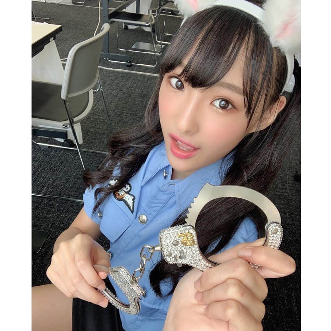 岡本怜奈さんのインスタグラム写真 - (岡本怜奈Instagram)「♡﻿ 🐰+🚓=💖﻿ ﻿ ﻿ 今日はうさちゃんポリスコーデᕱ⑅ᕱ♥﻿ ﻿ よそ見してたら逮捕しちゃうぞ〜🚓💕﻿ ﻿ ﻿ #オンラインお話し会﻿ ありがとうございました🙏💜﻿ ﻿ 久しぶりにお顔見ながらお話できて、﻿ すごく楽しかったです(*ˊ꒳ˋ*)♪﻿ ﻿ もっとおしゃべりしたいし、﻿ 早く会いたいな〜🥺﻿ ﻿  第6次受付が﻿ 2020年9月10日（木）12:00 から始まります‼️﻿ ﻿ 今日参加してくれた方も参加したことない方も、﻿ お話できるの楽しみにしています☺️﻿ ﻿ 2020年9月11日（金）12:00 までです❣️﻿ ♡﻿ ♡﻿ #岡本怜奈 #れなたん #nmb48 ﻿ #オンライン個別お話し会 #うさちゃん #ポリス﻿ #うさぎコスプレ #ポリスコスプレ #コスプレ﻿ #happy #Instagood」9月6日 23時14分 - renatan1222