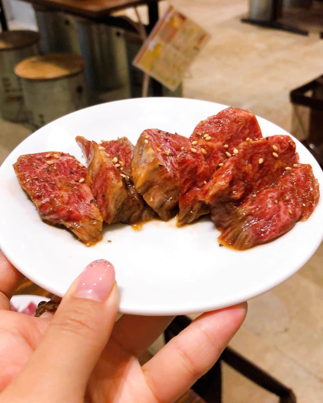伊藤愛梨さんのインスタグラム写真 - (伊藤愛梨Instagram)「恵比寿でホルモン焼肉してきましたよ♡ (@omigyunikten.ebisu.horumonbu )﻿ お店のデザインが韓国のホルモン屋さんみたいでとても映えでした📸﻿ お肉も上質な近江牛🐮のホルモンを提供していて、もちろんハラミやタンもとっても美味しかったですよ💕﻿ ﻿ 韓国好きの方に、今コロナで韓国行けないのでプチカンナム 気分をぜひ味わいに行ってほしいです💕﻿ ﻿ 私的にハツのユッケをマストで注文がオススメです💕  ﻿ ﻿ ﻿ ﻿ ﻿ ﻿ ﻿ ﻿ ﻿ ﻿ ﻿ ﻿ ﻿ ﻿ ﻿ ﻿ ■東京都渋谷区恵比寿4-10-6ハーベストエビス1F﻿ 恵比寿東口徒歩4分﻿ ﻿ ランチ◆11:30〜15:00(ラストオーダー14:30)﻿ ディナー◆16:00〜20:00(ラストオーダー19:00)﻿ ﻿ 現在、コロナウイルスの影響で営業時間を短縮しております。﻿ ﻿ ﻿ ﻿ ﻿ ﻿ ﻿ ﻿ ﻿ ﻿ #近江牛肉店恵比寿HORUMON部　#近江牛肉店恵比寿ホルモン部 #近江牛肉店 #近江牛 #滋賀県 #ホルモン #恵比寿焼肉 #東京焼肉 #恵比寿グルメ #恵比寿ディナー #恵比寿ランチ #恵比寿飲み #恵比寿ごはん #ウーミーPR #ホルモン　#恵比寿ホルモン﻿ #恵比寿駅 #焼肉ランチ #近江牛ホルモン #ホルモン部」9月6日 23時14分 - ilovely1007_