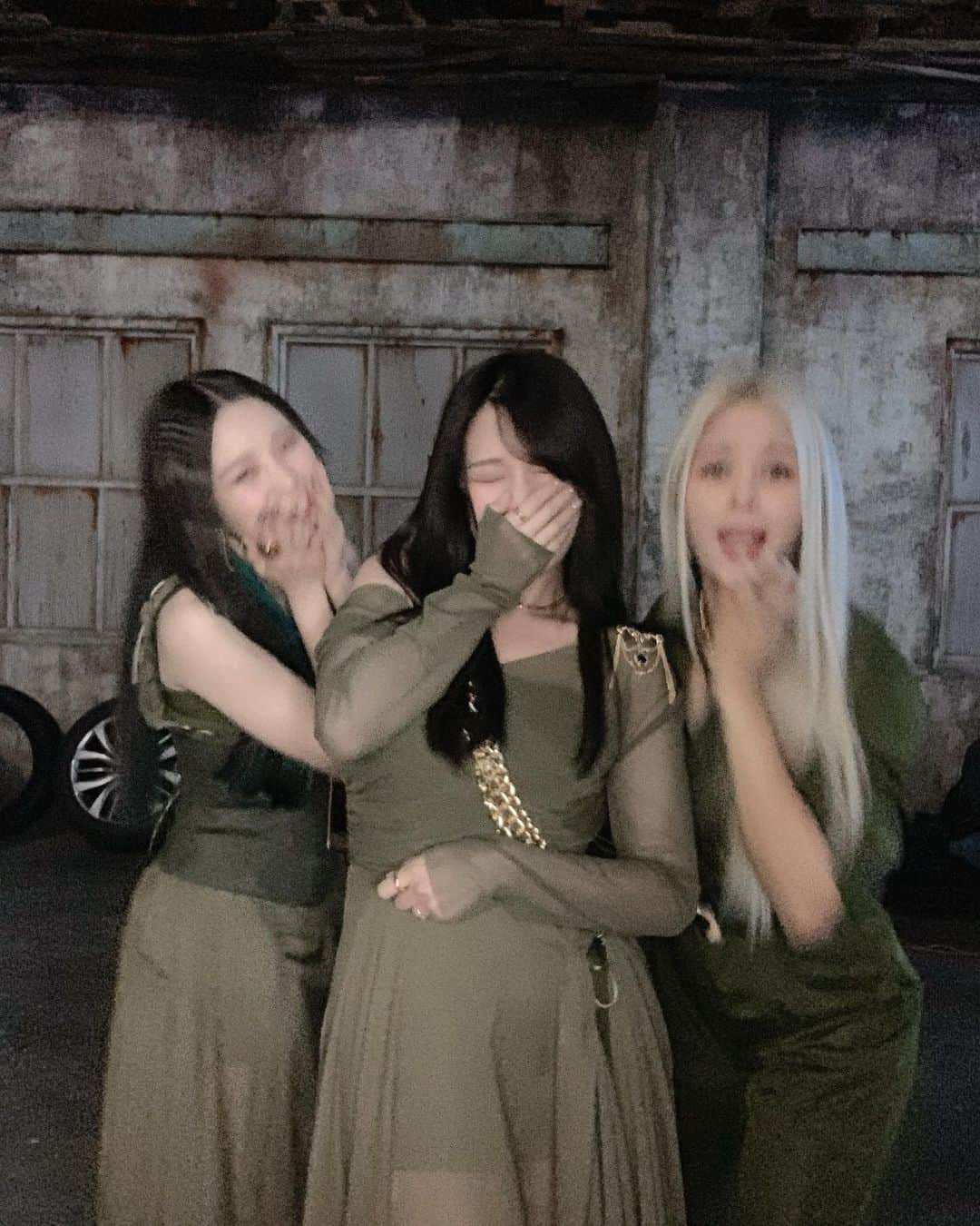 ソンさんのインスタグラム写真 - (ソンInstagram)「I have no idea what is going on 🤣 와 우리 왜 저래? ㅋㅋㅋ」9月6日 23時23分 - sssorn_chonnasorn