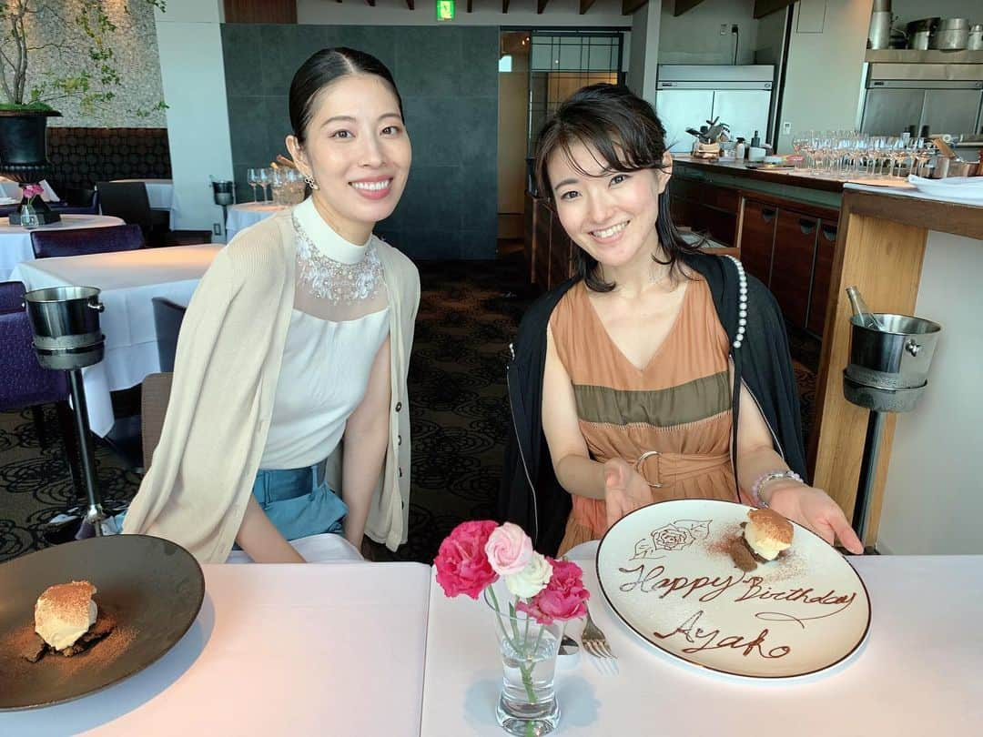 日高大地のインスタグラム：「今年も無事にお祝いが出来ました🥂🎂﻿ どうやら1月から会っていなかったとか💦﻿ 相変わらずパワー溢れるpretty girl😊﻿ Have a nice year🌹🌹﻿」