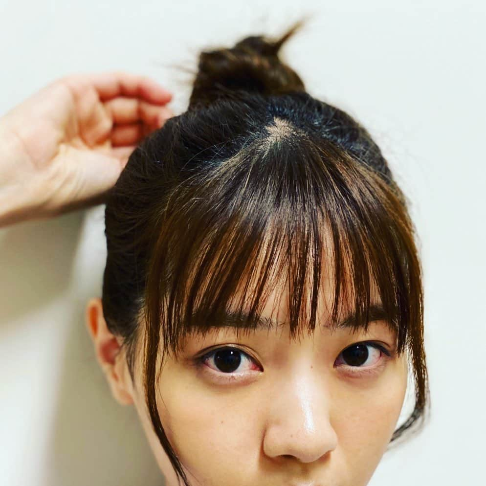 相原くるみ（西野七瀬）さんのインスタグラム写真 - (相原くるみ（西野七瀬）Instagram)「おだんご  #おだんごヘア #たまにしたくなる  #夏だし #暑いから #別に意識してるわけではないんだからね #でも #おだんごしたら #頑張れる気もしたり #やっぱ #似合わないかな #寝るか #お風呂入って #明日もがんばろ #相原くるみ  #病院薬剤師  #新人薬剤師 #新人薬剤師と繋がりたい  #新人薬剤師相原くるみ」9月6日 23時17分 - aiharakurumi