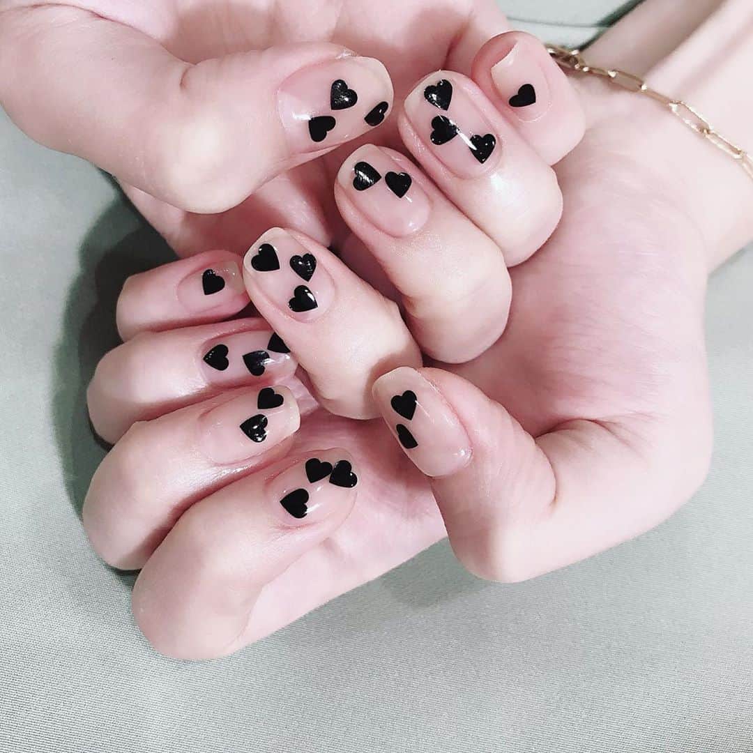 なかやまちえこのインスタグラム：「🖤🖤🖤 #nail #nails #nailart #ネイル #美甲 #ネイルアート  #japanesenailart #manucure #japanesenails #manicurist #gelnails #أظافر #네일아트 #미용 #vẽmóng #ngườiđẹp  #เพ้นท์เล็บ #искусствоногтя #artedeuñas #เพ้นท์เล็บเจล #ジェルネイルデザイン #ネイルデザイン #senikuku #nagelkunst #ハートネイル #heartnails @renkoseki」