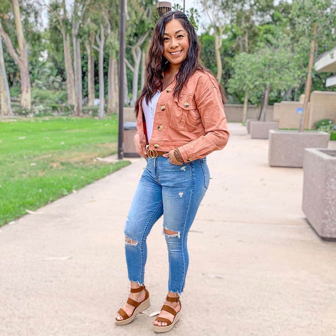ロック&リパブリックのインスタグラム：「This jacket is an instant outfit-maker. 💕 Tap to shop. #regram @simplysandykb #Kohls #KohlsFinds」