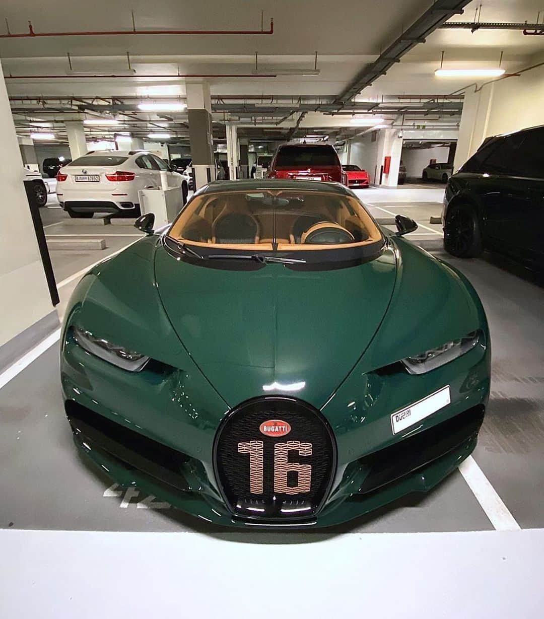 CarsWithoutLimitsさんのインスタグラム写真 - (CarsWithoutLimitsInstagram)「Perfect Combo. Chiron x Cullinan Photos @arthurh_photo  #carswithoutlimits #chiron #cullinan」9月6日 23時25分 - carswithoutlimits