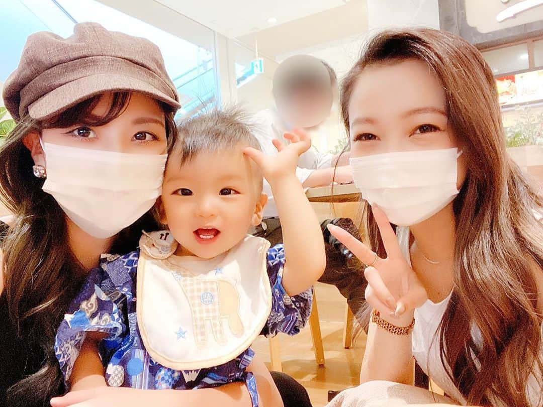 Momoeのインスタグラム：「#happy #家事 #育児 #family #家族 #boy #smile #男の子 #息子 #code #love #lucky #kids #子供 #thankyou #宝物 #ベビー #fashion #follow #心 #縁 #パパ #ママ #家族写真 #男の子ママ #赤ちゃん写真 #photo #子育て #1歳 #flower」