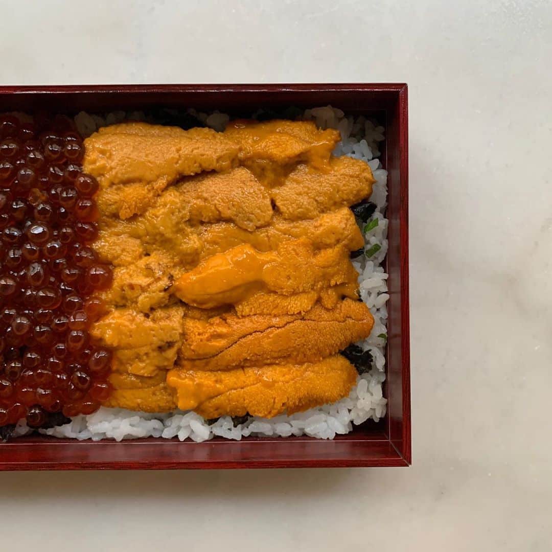 大塚良子のインスタグラム：「とーっても美味しかった @hirohisanyc の雲丹いくら丼 鰻丼、お刺身、デザートのチョコバナナブレッド、 ぜんぶ一瞬で平らげました。 娘はいくらが大好物みたい。」