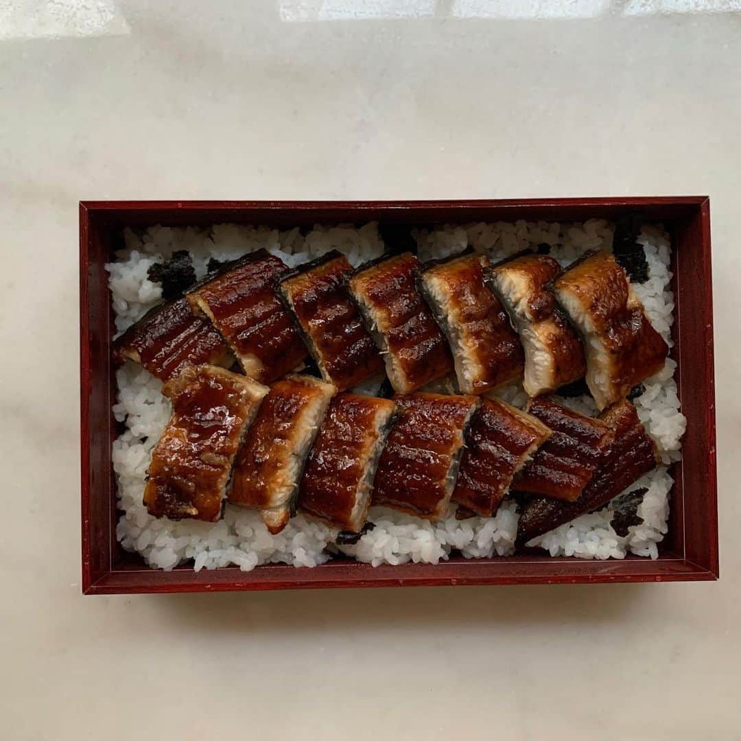 大塚良子さんのインスタグラム写真 - (大塚良子Instagram)「とーっても美味しかった @hirohisanyc の雲丹いくら丼 鰻丼、お刺身、デザートのチョコバナナブレッド、 ぜんぶ一瞬で平らげました。 娘はいくらが大好物みたい。」9月6日 23時44分 - ryokokonami