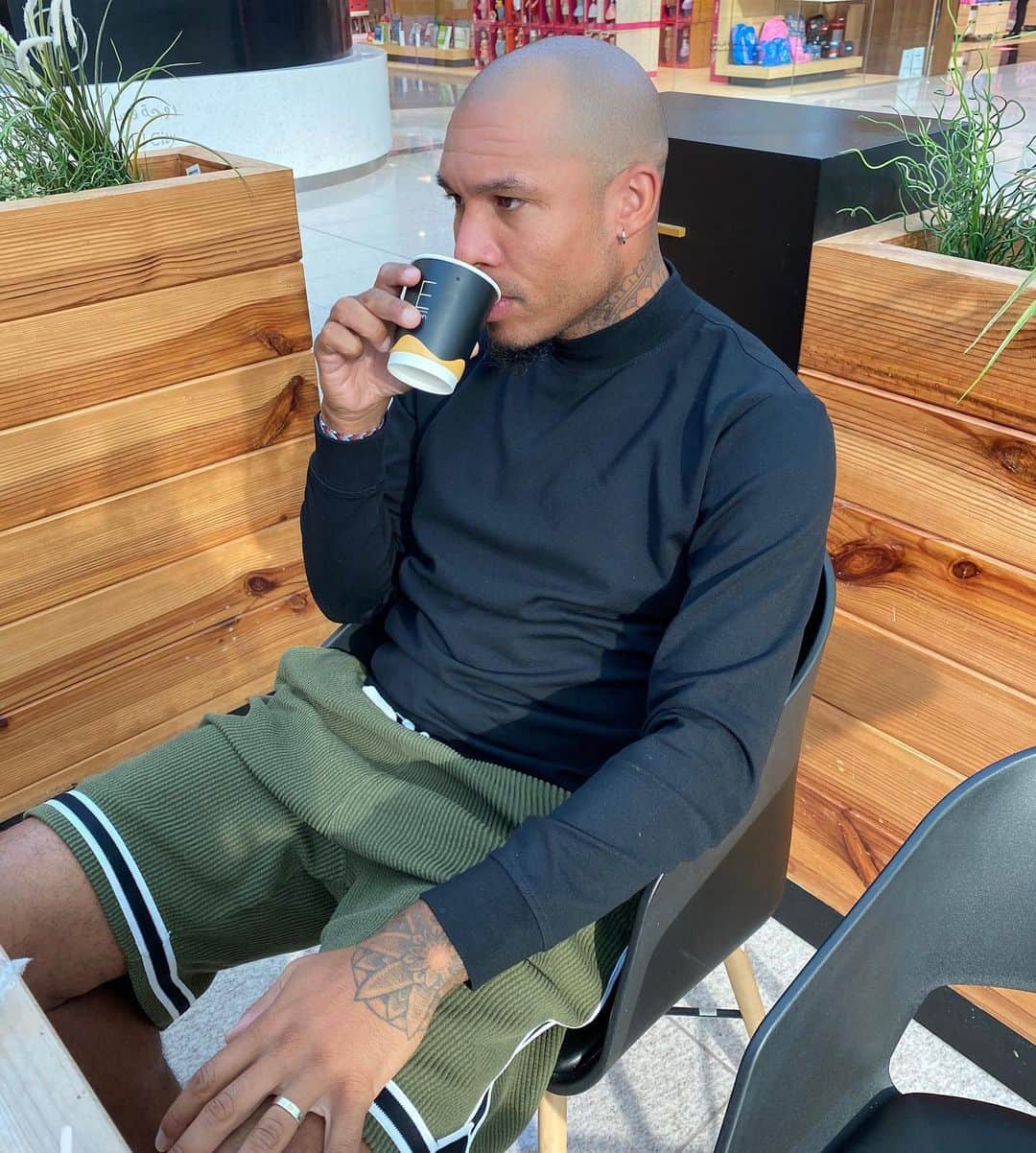 ナイジェル・デ・ヨングのインスタグラム：「Always time for a cup ☕️ #Sundays」