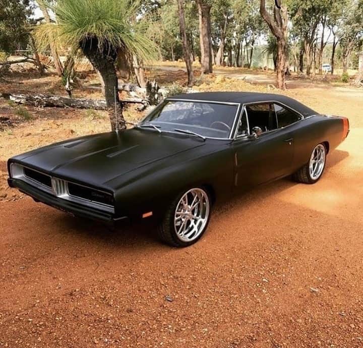 Classics Dailyさんのインスタグラム写真 - (Classics DailyInstagram)「#ClassicsFeature _____ You can never go wrong with some classic Mopar muscle. This Charger is looking hot! _____ #classiccar #musclecar #hotrod #protouring #prostreet #restomod #classicsdaily #streetrod #streetcar #customcar #hotrods #streetrods #dodge #charger #mopar」9月7日 0時00分 - classicsdaily
