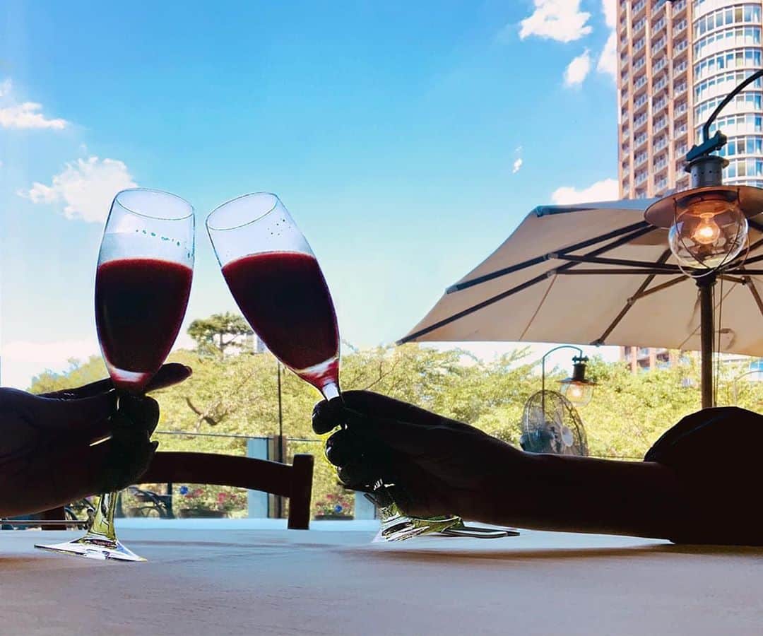安珠のインスタグラム：「親友の誕生日🥂✨﻿ ミッドタウンのナプレはテラスまで満席﻿ 美味しいもの食べて笑うと元気でるね﻿ ﻿ https://napule-pizza.com/midtown/﻿ #napule #ナプレ」