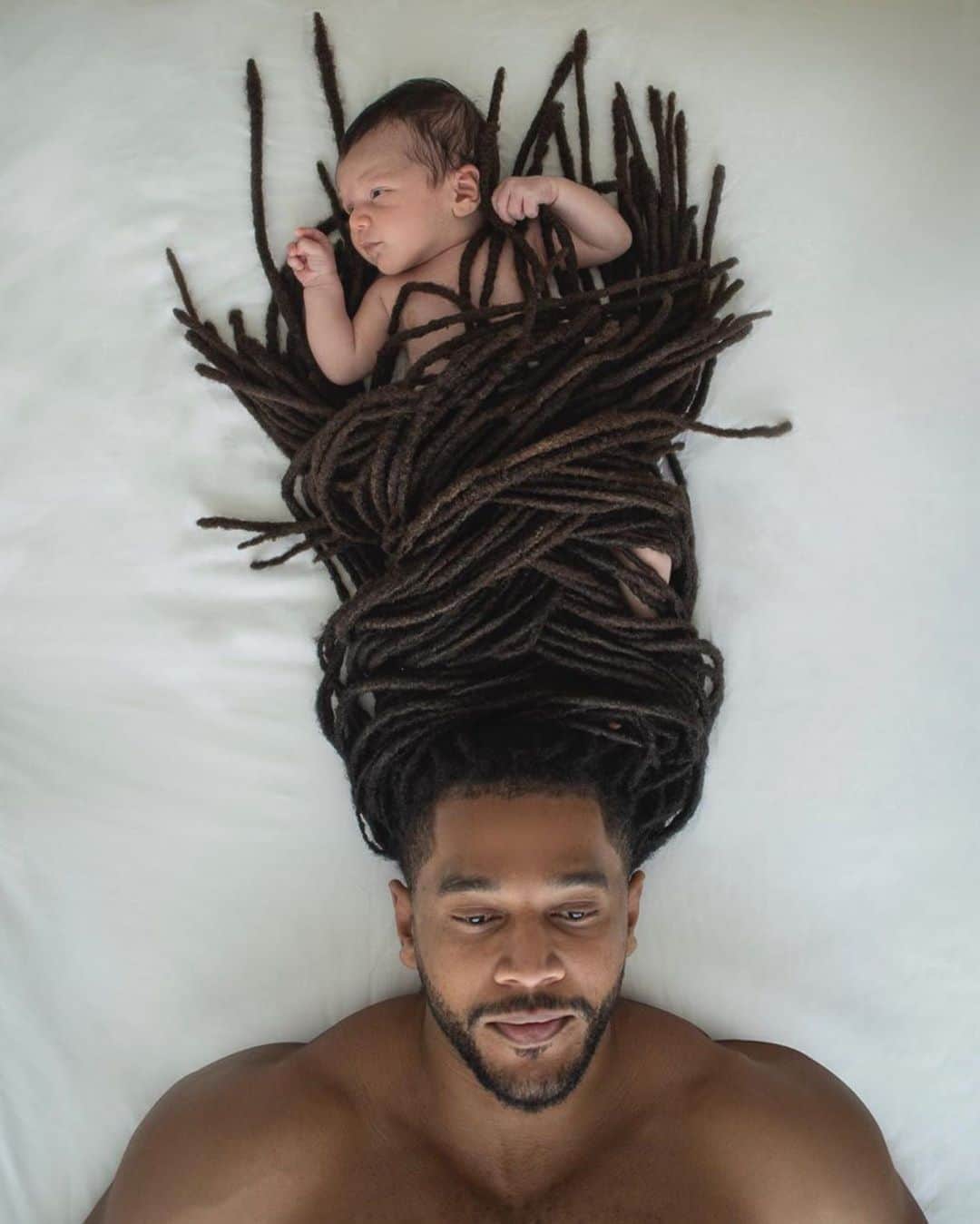 I N S T A B R A I Dのインスタグラム：「Wrapped in locks of love!!! 💕 truly can’t get over how adorable this picture is. Tag someone who would equally appreciate 😂😍」