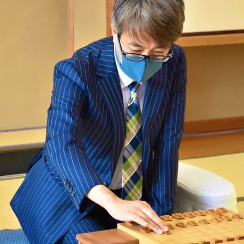 羽生善治のインスタグラム：「対局中 #shogi #羽生善治」