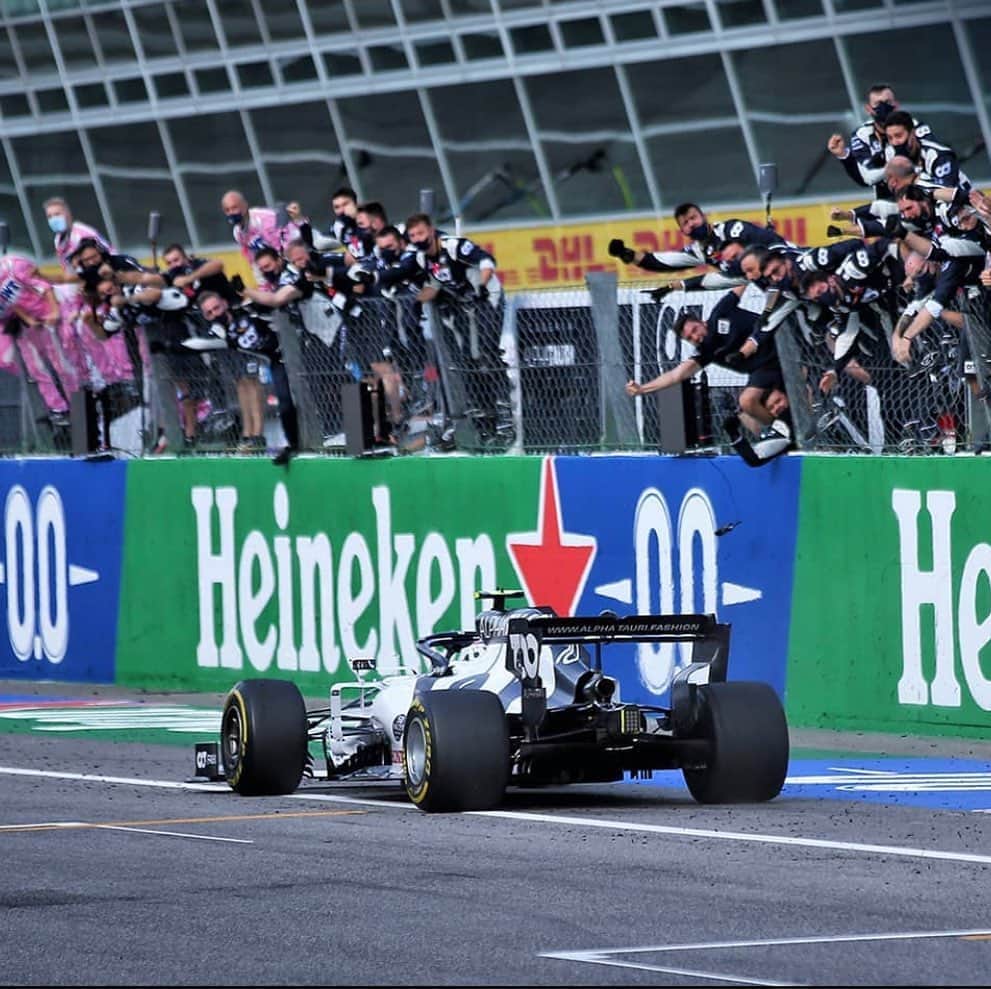 ジャン＝エリック・ベルニュのインスタグラム：「WHAT A RACE !!!! Huge congrats @pierregasly for your first win!!! Tellement heureux pour toi! Bravissimo @alphataurif1 !!!」