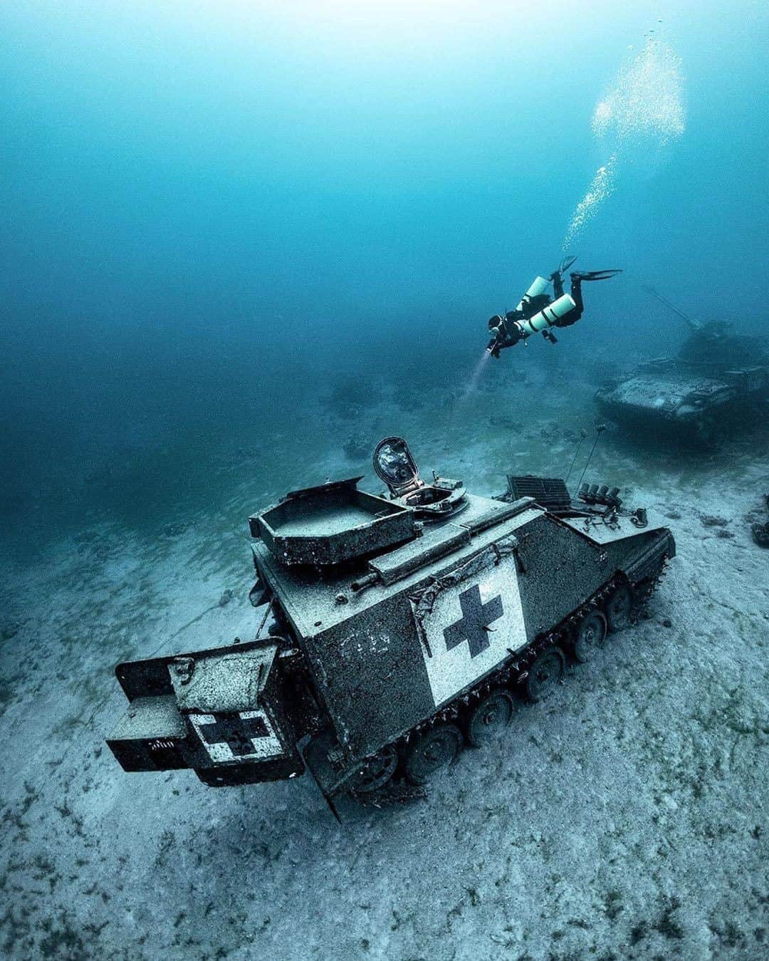Discover Earthさんのインスタグラム写真 - (Discover EarthInstagram)「Diving into military wrecks.  🌊 #discovertheredsea #discoverthenorthsea with @alex_dawson_photography  #military #wrecks #northsea #redsea」9月7日 0時30分 - discoverearth