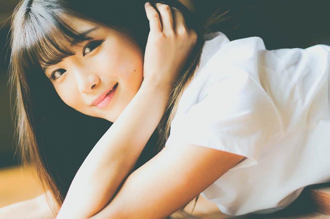 山本ゆうかのインスタグラム：「.﻿ ﻿ ﻿ ﻿ ﻿ 私イチナナライブというライブ配信アプリで﻿ 毎日配信をしているのですが﻿ 1ヶ月続いたイベントが終わりました。﻿ ﻿ ﻿ 感謝の気持ちと、自分の気持ちを書きたくて﻿ 文章を何度も何度も書き直してたのですが﻿ 色んな感情がありすぎて上手く書けない()﻿ ﻿ ﻿ てかなんか、近所からコンコンコンコン聞こえる﻿ 丑の刻参りか！！！？？！！怖いぜ！﻿ ﻿ ﻿ ﻿ ﻿ #古民家 #フクゾー邸 #白シャツ #POLO #黒髪ロング #夏の思い出 #portrait #ポートレート #撮影会モデル #ポートレートモデル  #関西サロモ #被写体 #ポートレートしま専科  #キリトリセカイ #スクリーンに恋して #カメラマンさんと繋がりたい  #portraitphotography #good_portraits_world  #instagood #instaportrait #lovers_nippon  #イチナナライブ #17live」