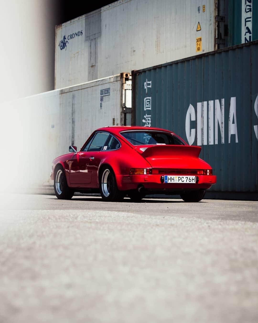Porscheさんのインスタグラム写真 - (PorscheInstagram)「A spot of sunlight basking for a '70s icon. (📸 @mikepwalter) #PorscheMoment」9月7日 1時00分 - porsche
