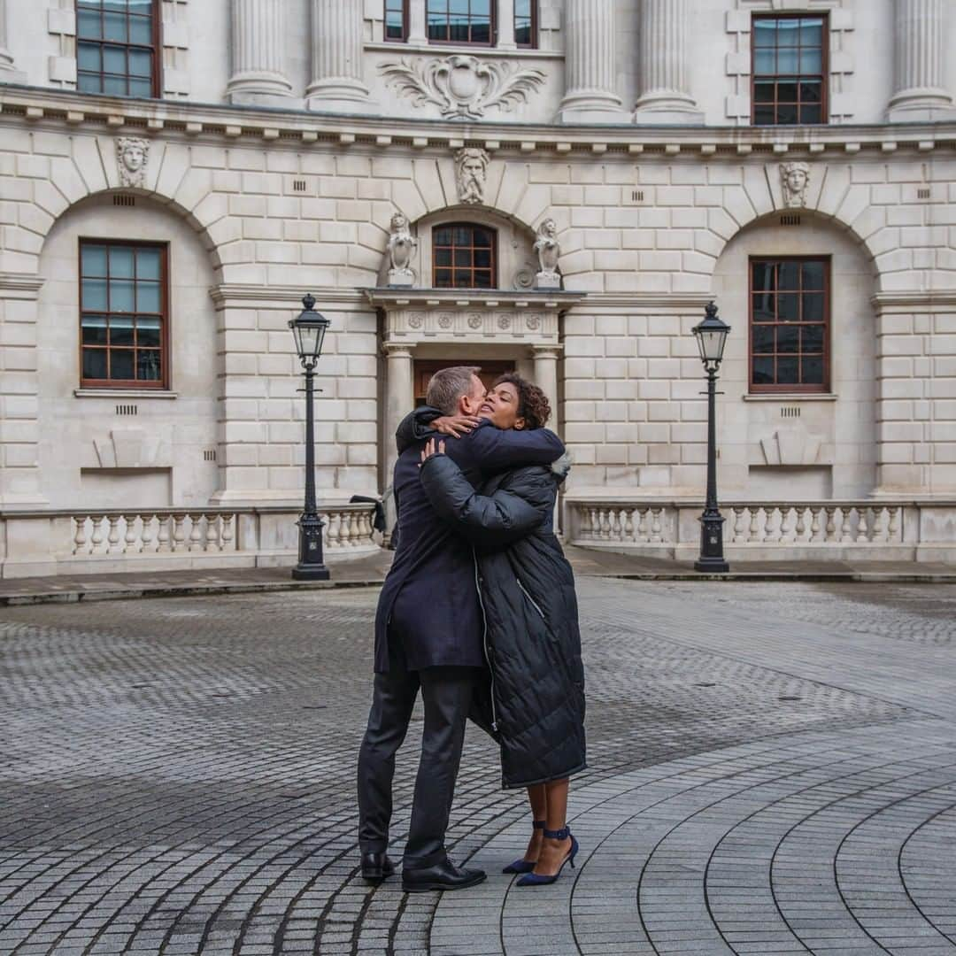 James Bond 007さんのインスタグラム写真 - (James Bond 007Instagram)「It’s @naomieharris' birthday today. She will return as Moneypenny in #NoTimeToDie.」9月7日 1時00分 - 007