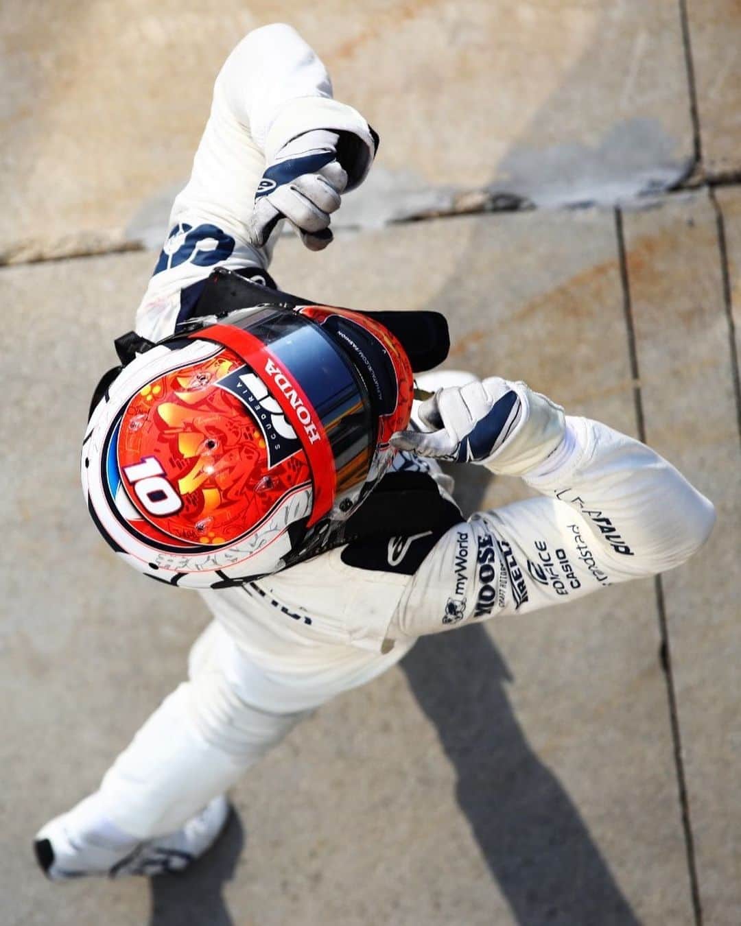 レッドブルさんのインスタグラム写真 - (レッドブルInstagram)「🏆@pierregasly takes his first win at the Italian Grand Prix!🏆  #redbull #givesyouwings #f1 #alphatauri #Formula1」9月7日 1時19分 - redbull