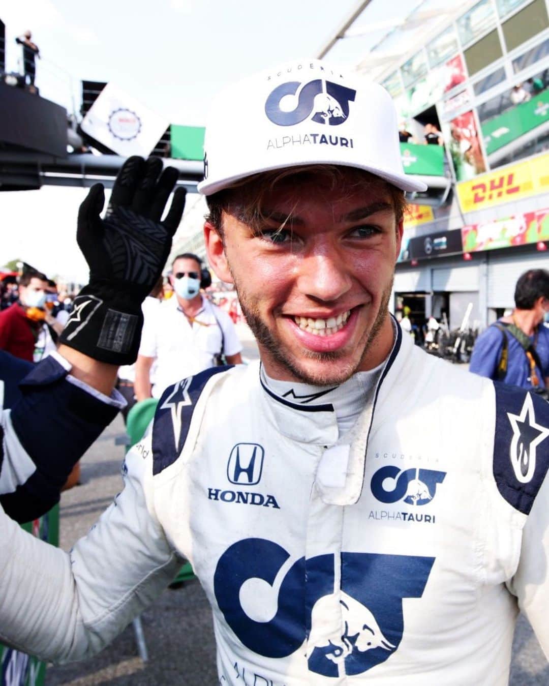 レッドブルのインスタグラム：「🏆@pierregasly takes his first win at the Italian Grand Prix!🏆  #redbull #givesyouwings #f1 #alphatauri #Formula1」
