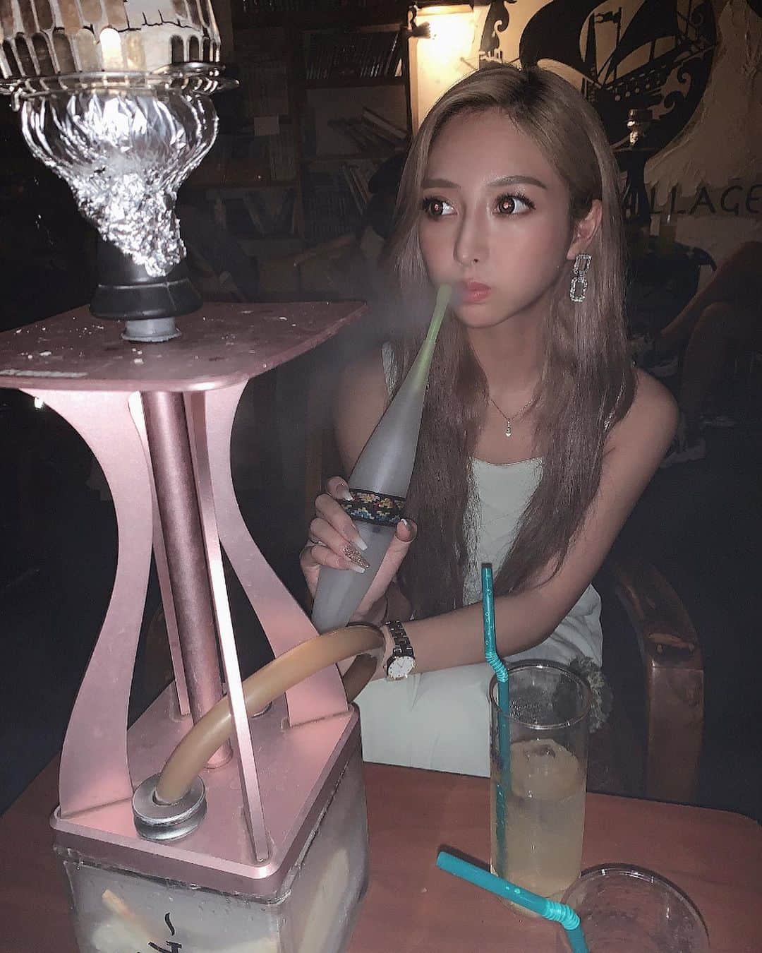 橋本恵里花さんのインスタグラム写真 - (橋本恵里花Instagram)「・ ・ 渋谷にある @northvillage_ekimae_  シーシャ専門店🥀 フレーバー沢山あるから飽きない✨ これ家に欲しい‪wよく眠れそう🥱💤 渋谷の井の頭線のすぐ近くにあるし、 朝方までやってるからやる事なくなったら ここくることオススメする〜︎︎︎✌︎‪‪❤︎‬ ・ #渋谷 #シーシャ #水タバコ #チル #shibuya #shisha #northvillage」9月7日 1時19分 - erk_hsmt28