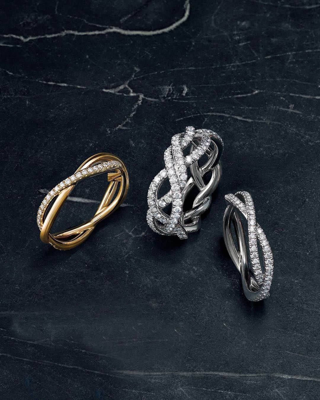 デビッドヤーマンのインスタグラム：「“The river that runs through all of our collections is Cable. It’s twisting and weaving form embodies strength and unity.”—Sybil Yurman   - Discover these hand-set wedding bands through our bio link. #DavidYurman」