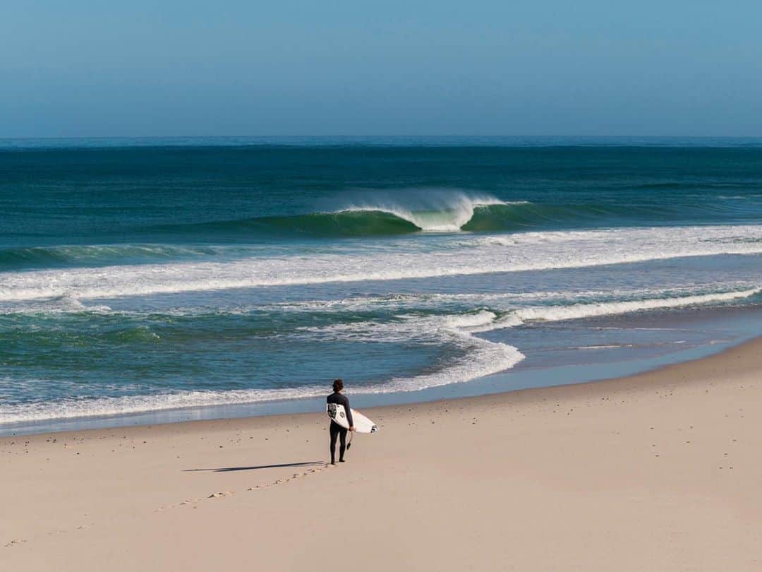 ジョーディ・スミスのインスタグラム：「No complaints here. Just endless stoke 🤙🏼 photo: @tyrone_bradley  @redbullza」