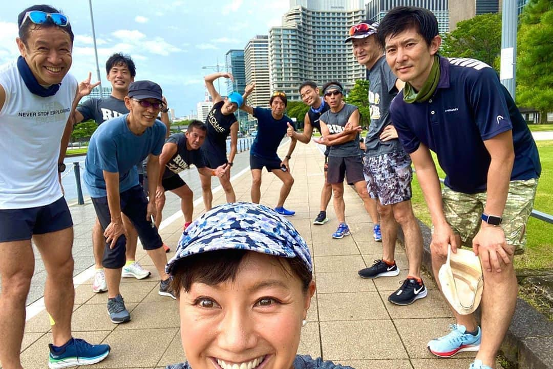 福島和可菜さんのインスタグラム写真 - (福島和可菜Instagram)「今日は、 オンラインサロン👟RUN＆BEER🍺 のメンバーの皆様と、  RUN＆BEERして来ました☺️  雨が降っていたんですが、走る時間になったら止んだと言う奇跡✨✨✨  台風で大変な地域もあるかと思いますが、 東京は夕方前から晴れた☀️🥺☀️  仲間と共に炎の楽しい滝汗メニューを😎 みんな足りたかなぁ…👹（笑）  しかしスポーツしてる時の表情って本当に素敵だ😊  何かにチャレンジする姿ってやっぱり最高にカッコいいと思う👍  頑張った後のビールも最高でした🍺❤️  充実の時間をありがとう🤲  #オンラインサロン #run #and #beer #オフライン #イベント #練習会 #滝汗 #メニュー #楽しく #enjoy #challenge #カッコイイ #スポーツ #爽やか #love #running #走る #仲間 #チーム #ありがとう #感謝 #乾杯 #🏃‍♂️ #👟 #🍺 #❤️ #✨ #😊」9月7日 1時41分 - fukushimawakana