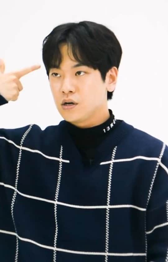 ハン・サンジンのインスタグラム：「youtube 한상진의 원포 액기스  더 궁금하신 분들은 유트브에서 한상진의 원포를 구독해주세요 감독님 제작자 배우들의 자신들만의 오디션 연기 삶의 꿀팁들을 나눕니다 유트브 한상진의 원포  https://www.youtube.com/c/원포」