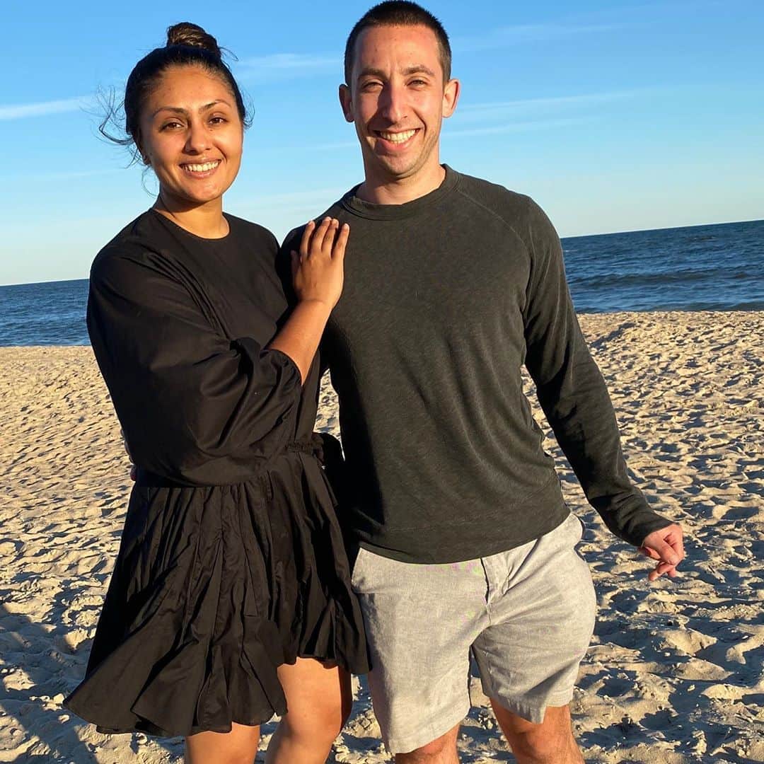 ボビー・ブラウンのインスタグラム：「These two. @codyplof @payalpateldpt #lovemyfamily End of summer beach dinner.」