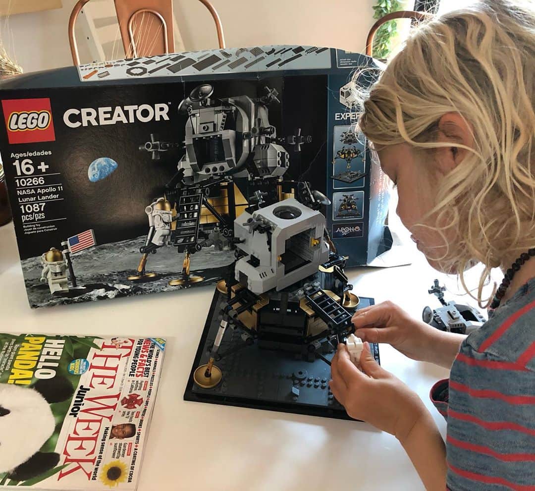 エリック・クリスチャン・オルセンのインスタグラム：「That moment when you realize that your kid is already smarter than you....」