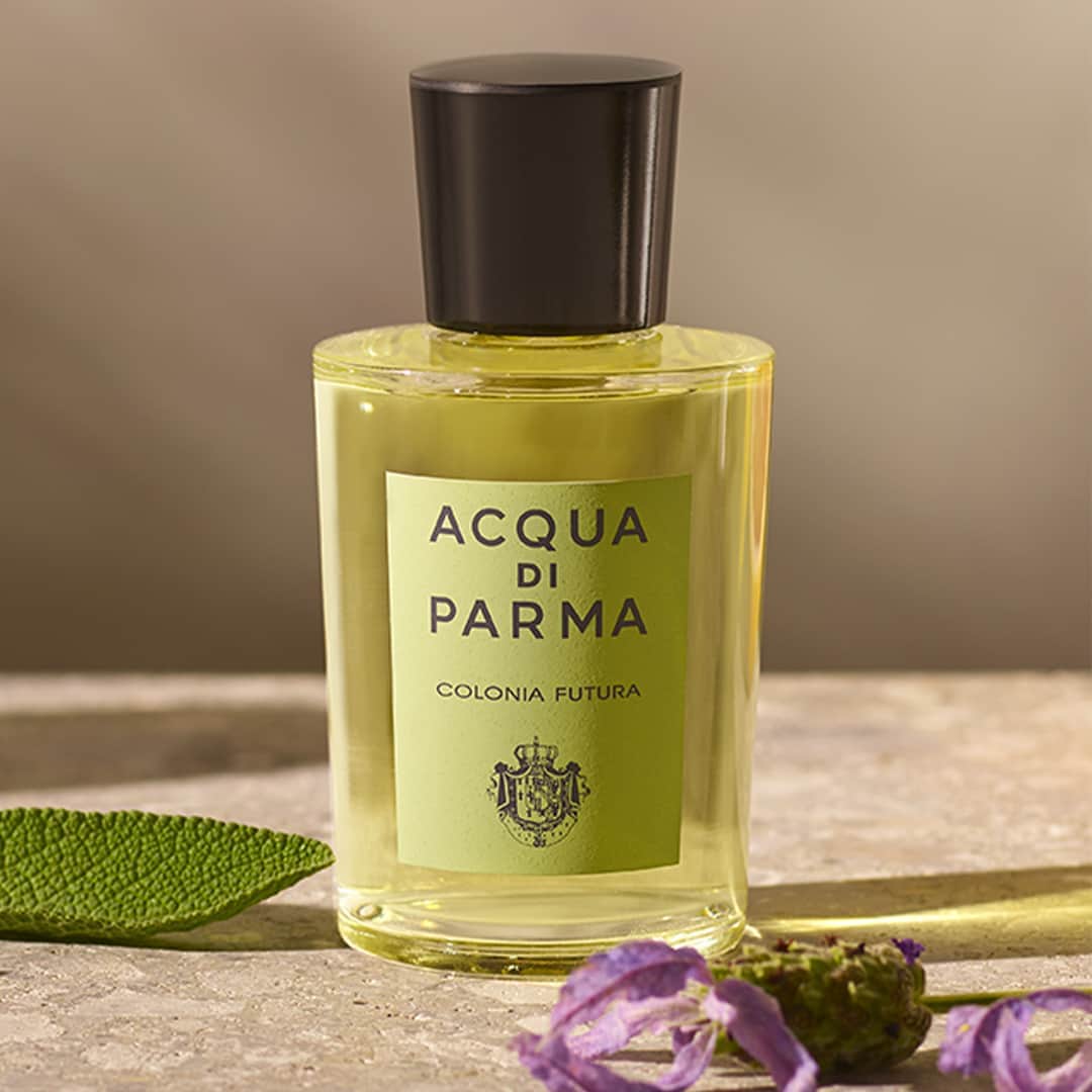 アクアディパルマさんのインスタグラム写真 - (アクアディパルマInstagram)「The green label takes its colour from the fragrance's main ingredient sage, and is lovingly applied to the glass bottle. And have we told you yet about the natural ingredients?⁣ ⁣ #ColoniaFutura⁣ ⁣ #AcquadiParma #Futura #AcquadiParmaFutura⁣ #colonia #fragrances #newfragrance #icon #future #generations」9月7日 2時00分 - acquadiparma