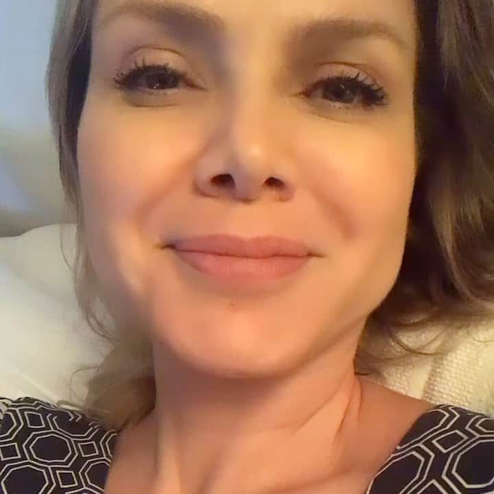 Eliana Michaelichin Bezerraのインスタグラム：「Um beijo na família com alegria e agradecimento pela audiência de todo o Brasil. Obrigada minha equipe querida. Uma semana abençoada pra todos nós 🙏🏻❤️ #beijonafamília #vaificartudobem」