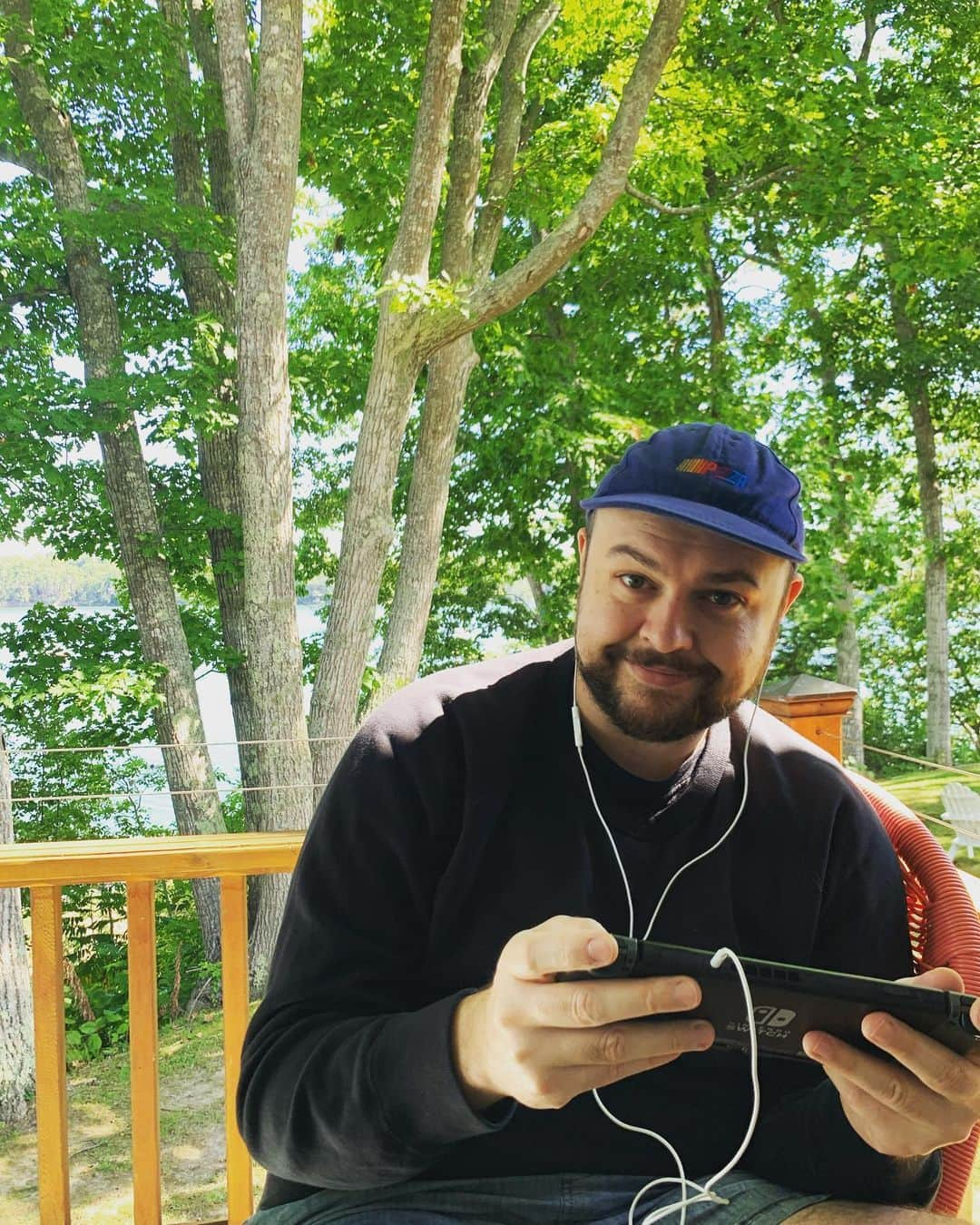 ジ・アストン・シャッフルのインスタグラム：「Taking a break from the studio & being a real outdoors type this weekend!」