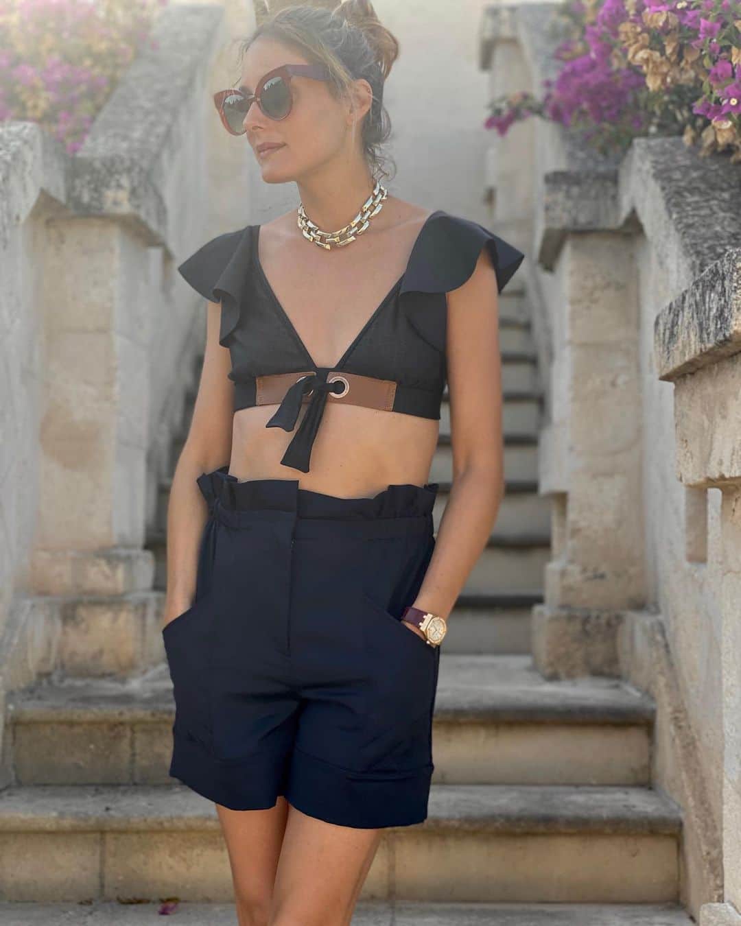 オリヴィア・パレルモのインスタグラム：「Sunny Sunday 😎🌺⁣ ⁣ And FYI, my Paper Bag Waist Short also included in our OliviaPalermo.com Anniversary Sale! 😉 ⁣ ⁣ 📷: @johanneshuebl」