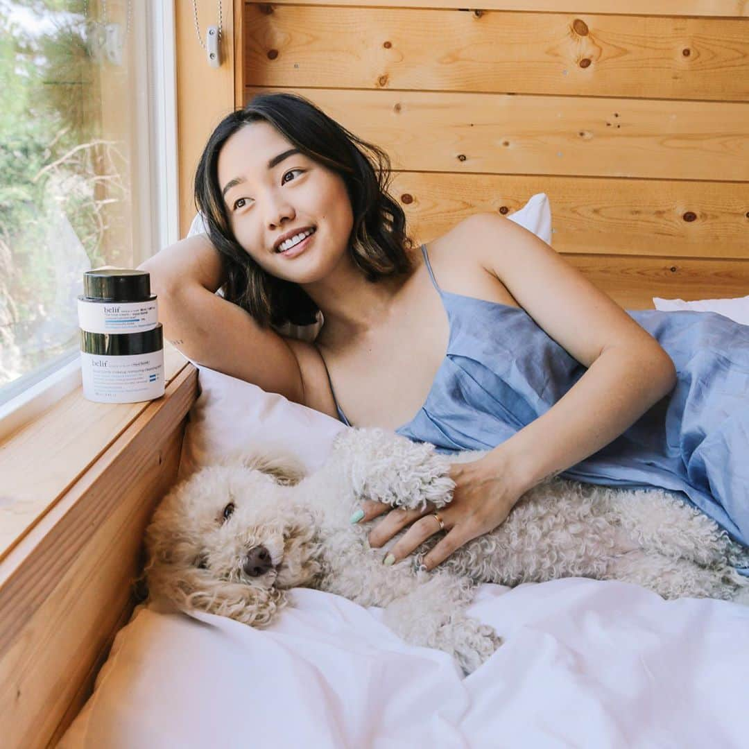 Jenn Imさんのインスタグラム写真 - (Jenn ImInstagram)「We’ll be here if you need us ☁️  Been keeping my skin clean and hydrated with @belifusa ‘s Aqua Bomb + Aqua Bomb Makeup Removing Cleansing Balm! Grab the dream duo at @sephora #ad #alwaysaqua #belifbff」9月7日 2時26分 - imjennim