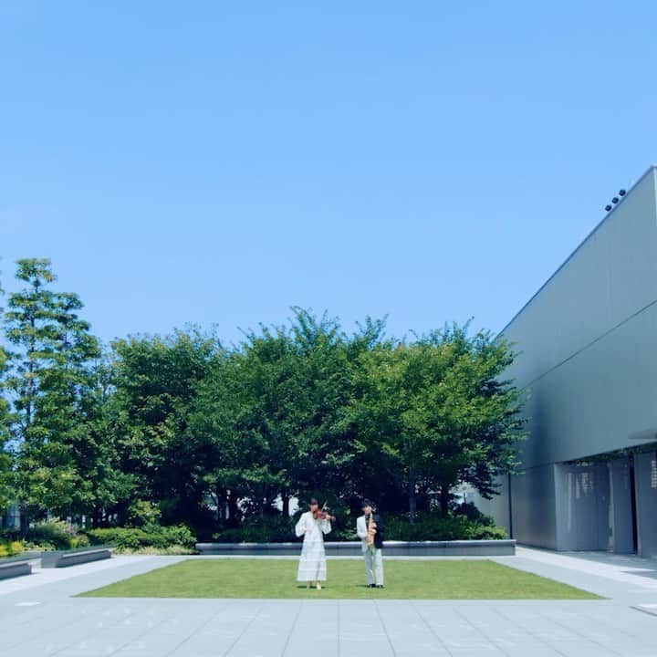 のインスタグラム：「Sharing the positive and hopeful message conveyed by #FendiAnimaMundi's third chapter.   In collaboration with the @tokyo_geidai, two exceptional musicians - violinist @rio__vn and saxophonist @koheiueno_sax - interpret the Finale of Gioachino Rossini’s William Tell Overture.  For the occasion, performers dressed in #FendiPrefall20 Collection.  #FendiRenaissance #LVMH」