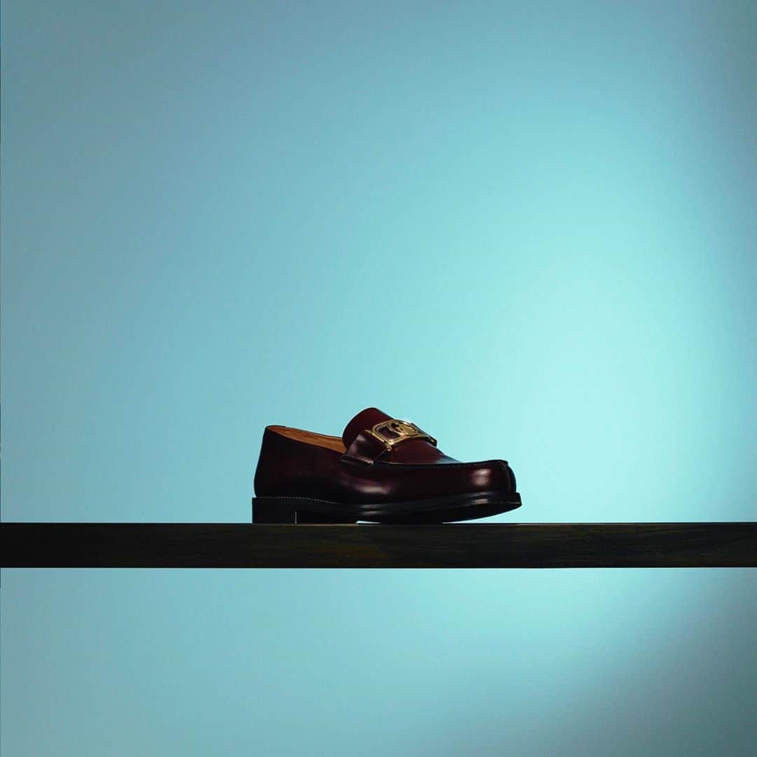 ランバンのインスタグラム：「#LanvinFW20 Swan loafers in brushed leather. Available now via link in bio and in stores.  #LanvinShoes #Lanvin」